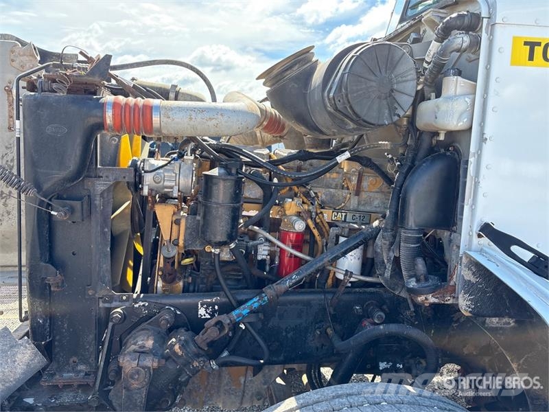 Peterbilt 385 6x4 Cab and Chassis Kabine in notranjost