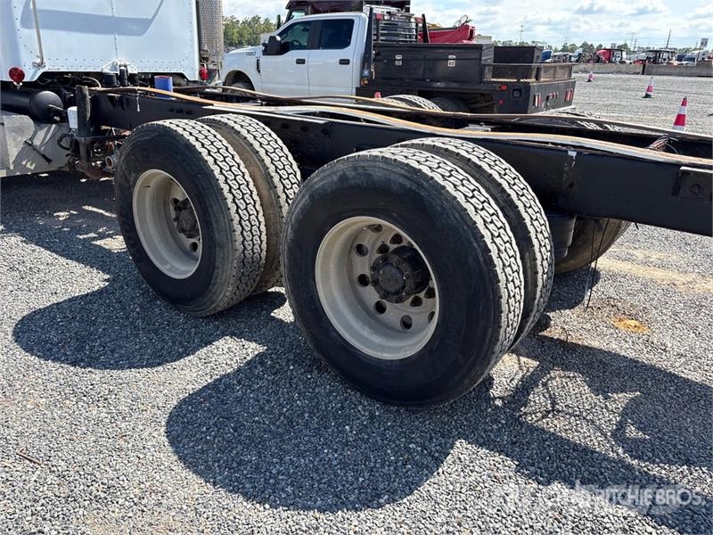 Peterbilt 385 6x4 Cab and Chassis Kabine in notranjost