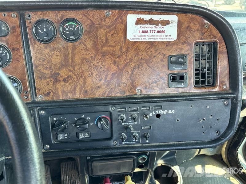 Peterbilt 385 6x4 Cab and Chassis Kabine in notranjost