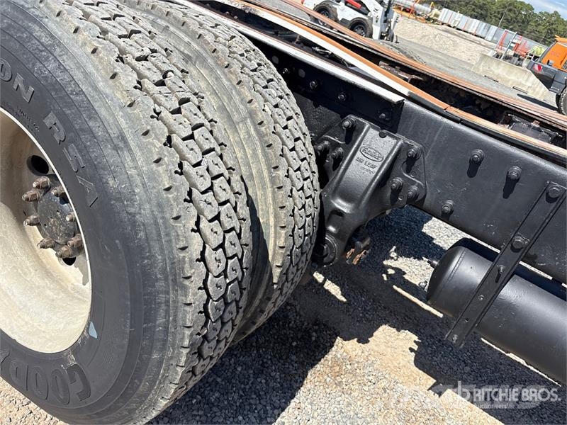 Peterbilt 385 6x4 Cab and Chassis Kabine in notranjost