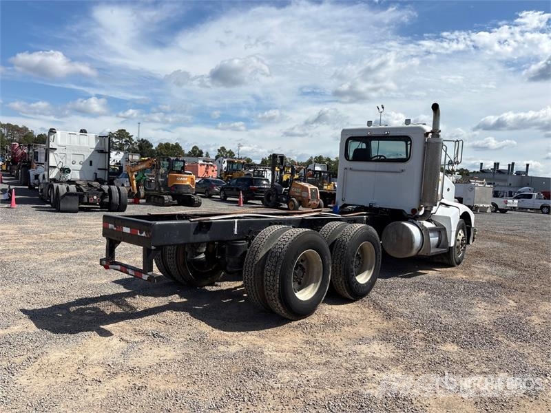 Peterbilt 385 6x4 Cab and Chassis Kabine in notranjost