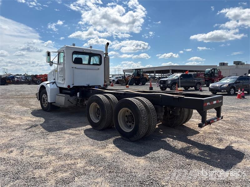 Peterbilt 385 6x4 Cab and Chassis Kabine in notranjost