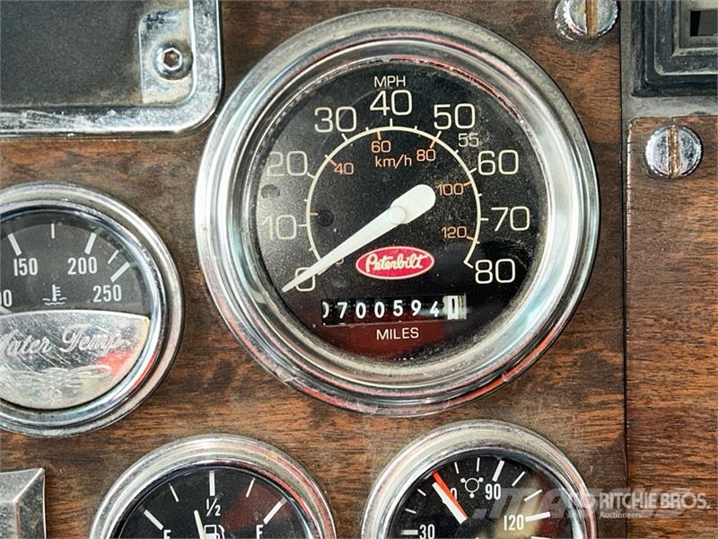 Peterbilt 385 6x4 Rollback Truck レッカー車