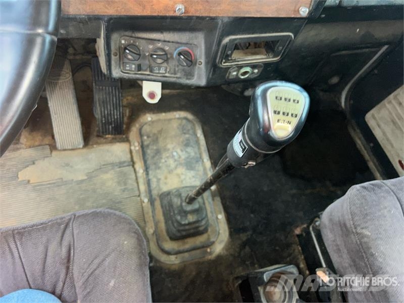 Peterbilt 385 6x4 Rollback Truck レッカー車