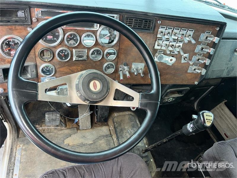 Peterbilt 385 6x4 Rollback Truck レッカー車