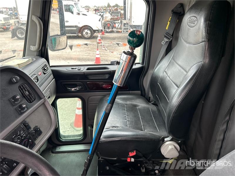Peterbilt 386 Trekkers