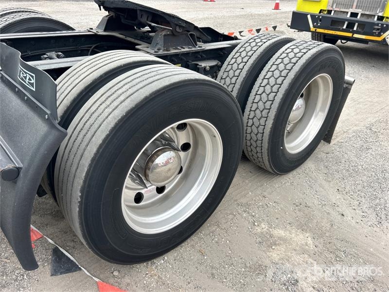 Peterbilt 386 Trekkers