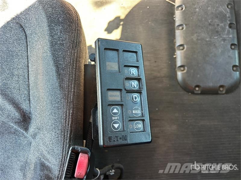 Peterbilt 387 中古トラクターヘッド | トレーラーヘッド