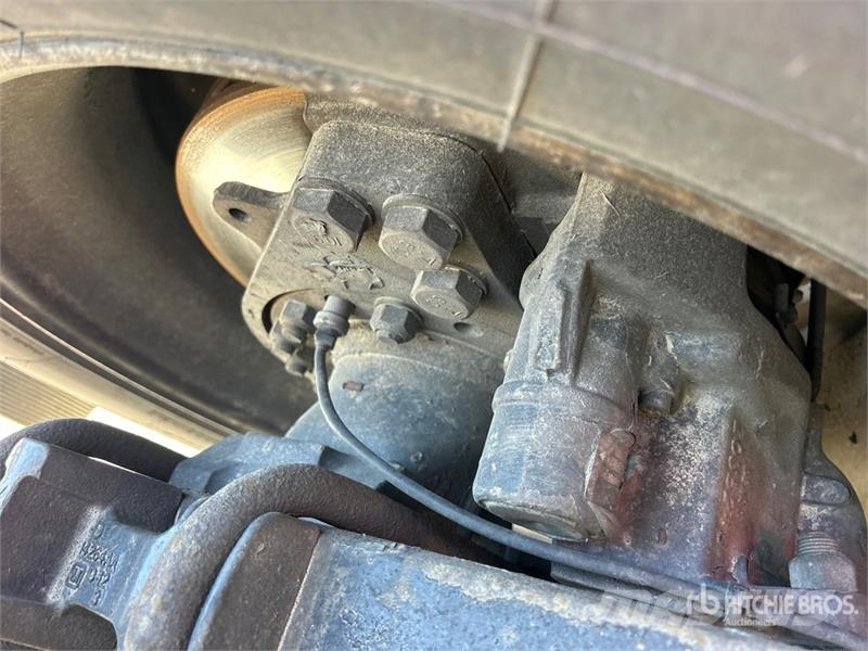Peterbilt 387 中古トラクターヘッド | トレーラーヘッド