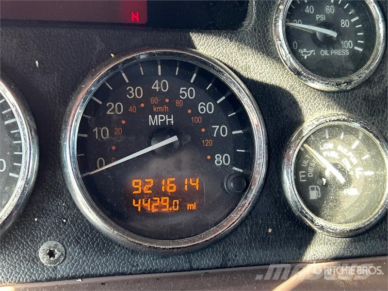 Peterbilt 387 中古トラクターヘッド | トレーラーヘッド