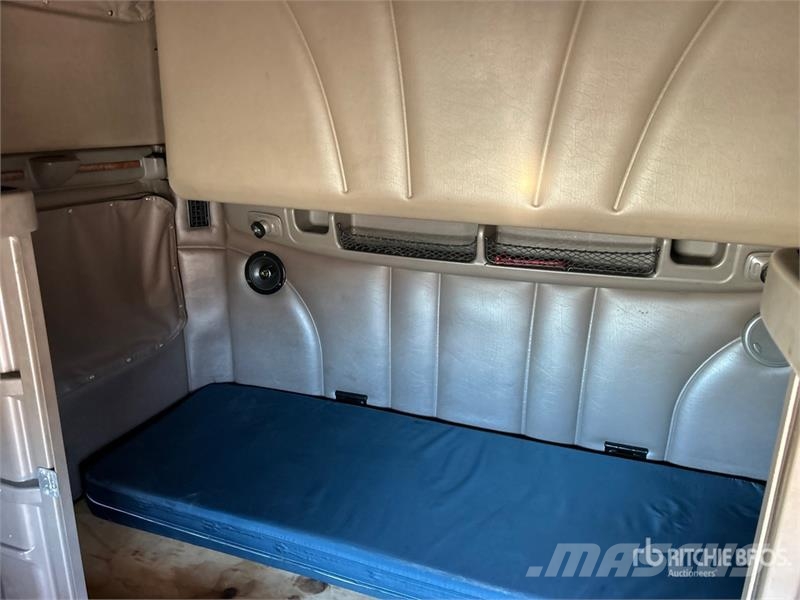 Peterbilt 387 中古トラクターヘッド | トレーラーヘッド