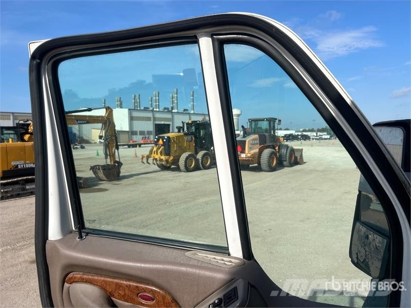 Peterbilt 387 8x4 Tri/A Sleeper Truck Tractor Sattelzugmaschinen