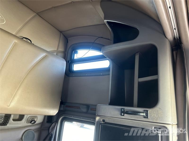 Peterbilt 387 8x4 Tri/A Sleeper Truck Tractor Sattelzugmaschinen