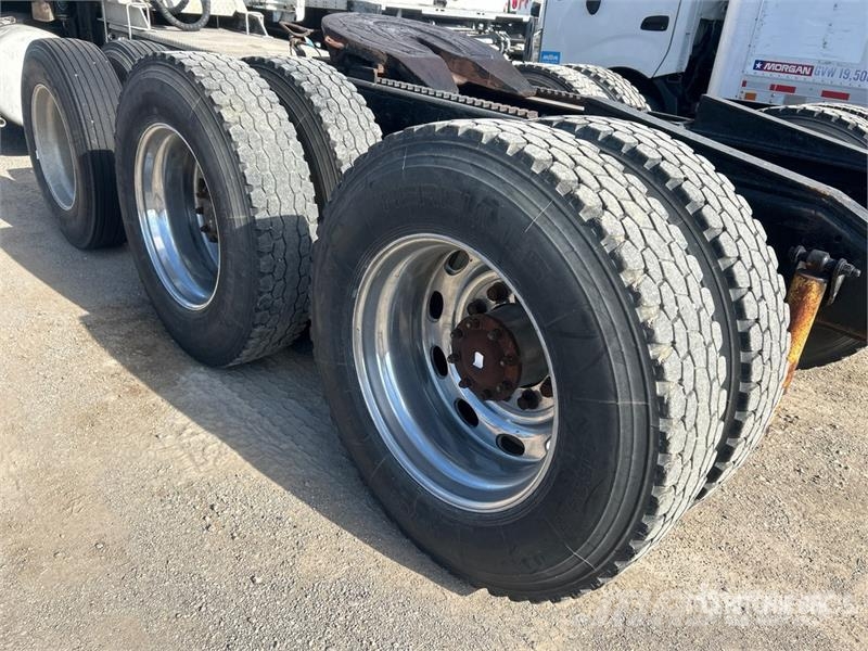 Peterbilt 387 8x4 Tri/A Sleeper Truck Tractor Sattelzugmaschinen