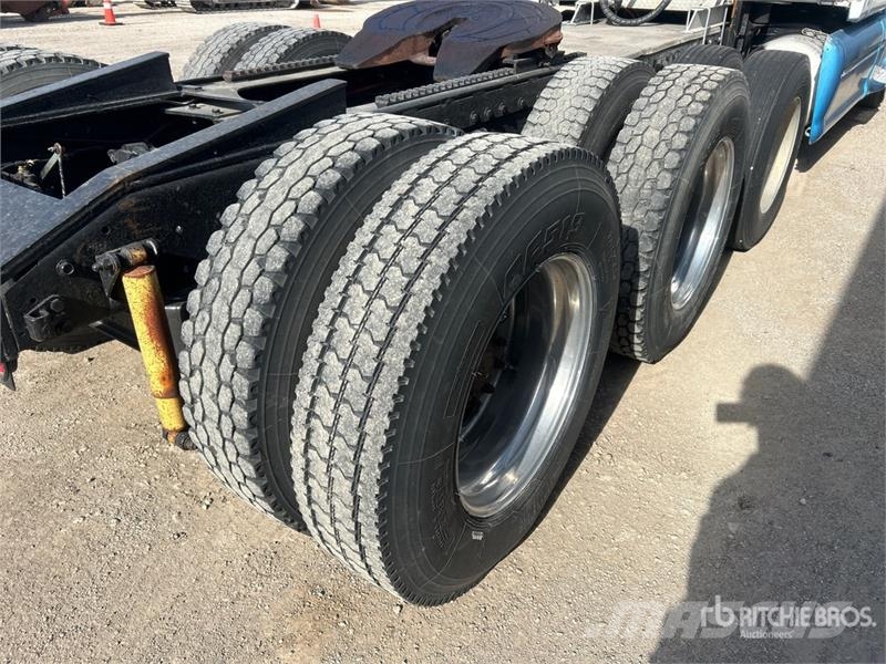 Peterbilt 387 8x4 Tri/A Sleeper Truck Tractor Sattelzugmaschinen