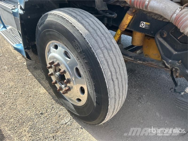 Peterbilt 387 8x4 Tri/A Sleeper Truck Tractor Sattelzugmaschinen