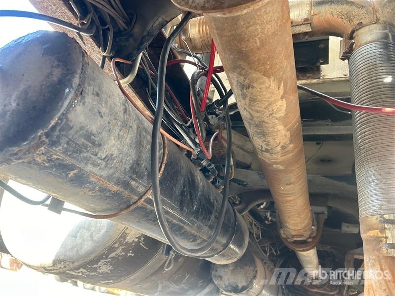 Peterbilt 387 8x4 Tri/A Sleeper Truck Tractor Sattelzugmaschinen