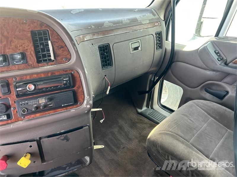 Peterbilt 387 8x4 Tri/A Sleeper Truck Tractor Sattelzugmaschinen