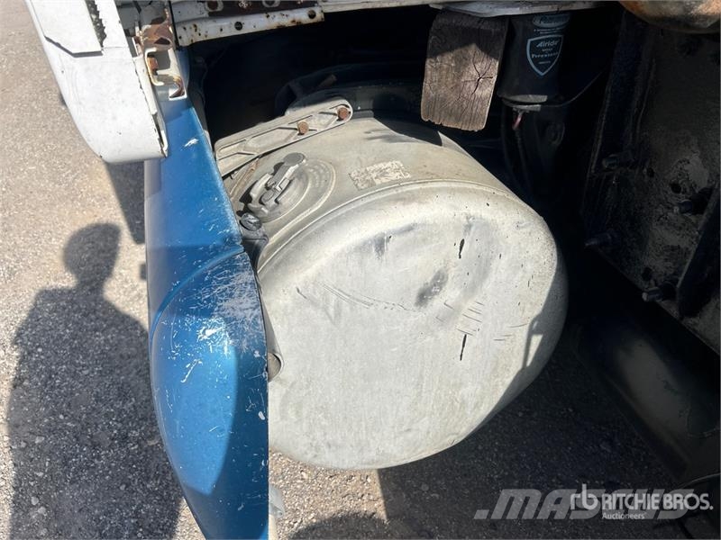 Peterbilt 387 8x4 Tri/A Sleeper Truck Tractor Sattelzugmaschinen