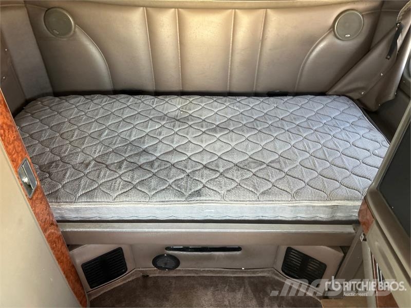 Peterbilt 387 8x4 Tri/A Sleeper Truck Tractor Sattelzugmaschinen