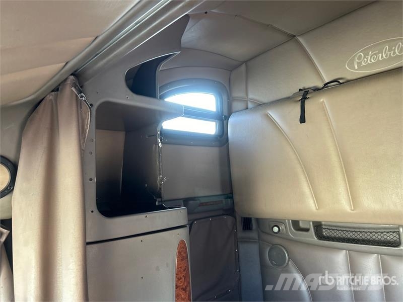 Peterbilt 387 8x4 Tri/A Sleeper Truck Tractor Sattelzugmaschinen