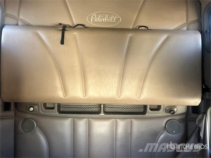 Peterbilt 387 8x4 Tri/A Sleeper Truck Tractor Sattelzugmaschinen