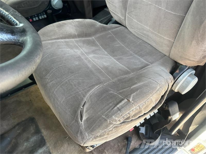 Peterbilt 387 8x4 Tri/A Sleeper Truck Tractor Sattelzugmaschinen