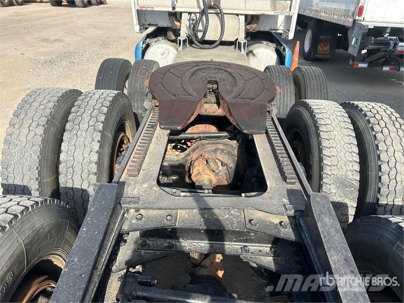 Peterbilt 387 8x4 Tri/A Sleeper Truck Tractor Sattelzugmaschinen