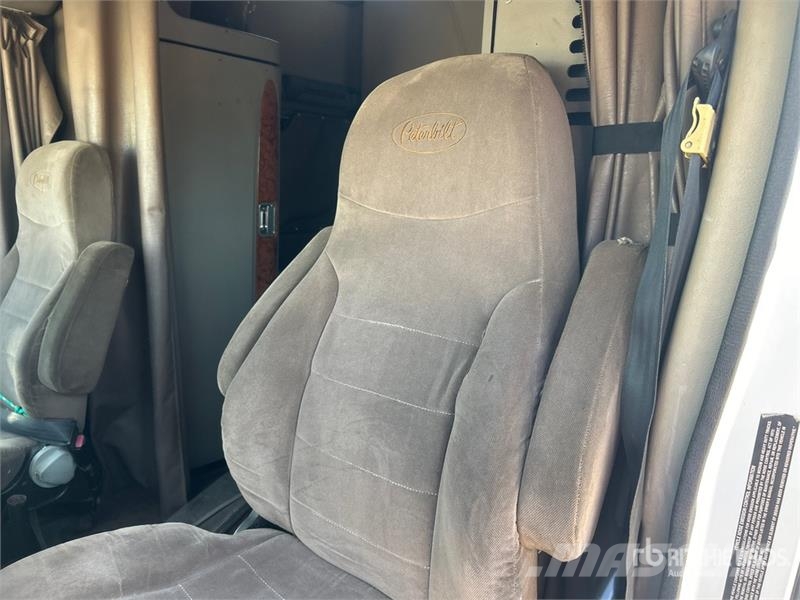 Peterbilt 387 8x4 Tri/A Sleeper Truck Tractor Sattelzugmaschinen