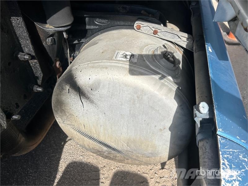 Peterbilt 387 8x4 Tri/A Sleeper Truck Tractor Sattelzugmaschinen