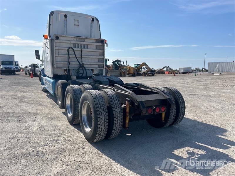 Peterbilt 387 8x4 Tri/A Sleeper Truck Tractor Sattelzugmaschinen