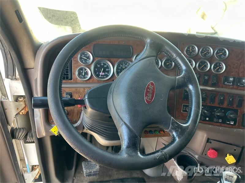 Peterbilt 387 8x4 Tri/A Sleeper Truck Tractor Sattelzugmaschinen