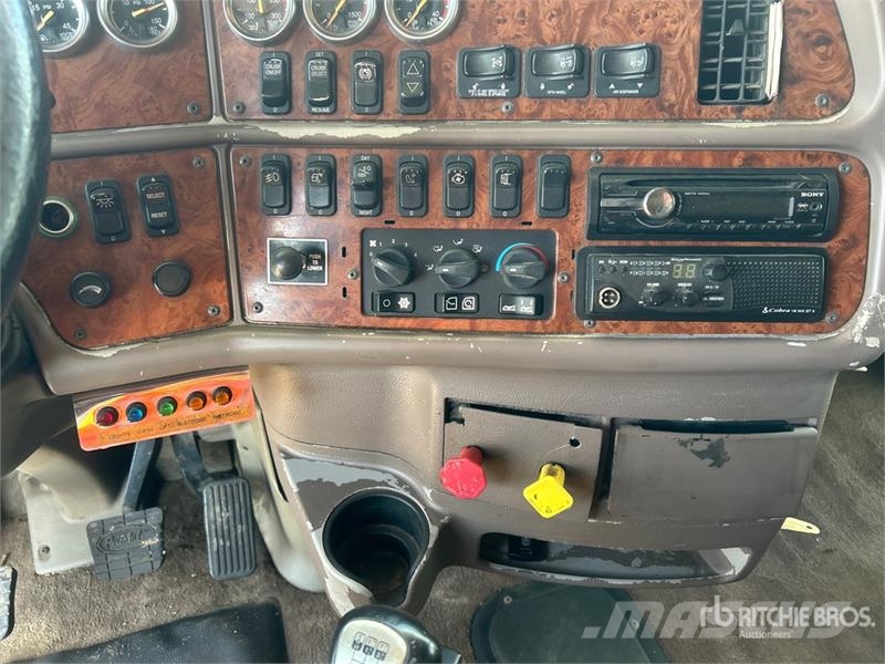 Peterbilt 387 8x4 Tri/A Sleeper Truck Tractor Sattelzugmaschinen