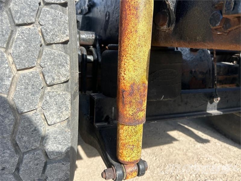 Peterbilt 387 8x4 Tri/A Sleeper Truck Tractor Sattelzugmaschinen