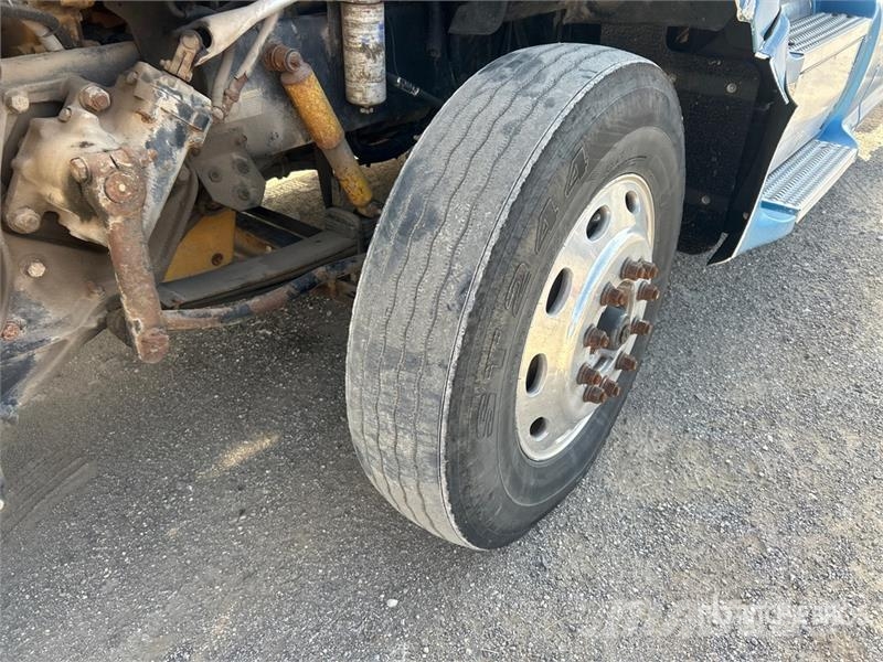 Peterbilt 387 8x4 Tri/A Sleeper Truck Tractor Sattelzugmaschinen