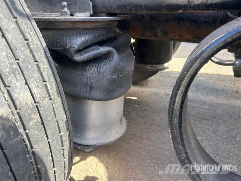 Peterbilt 387 8x4 Tri/A Sleeper Truck Tractor Sattelzugmaschinen