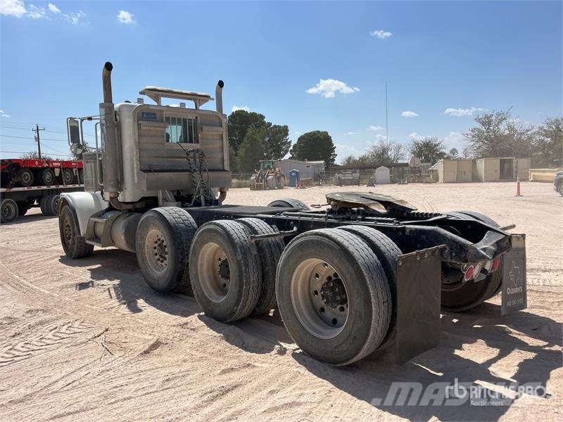 Peterbilt 388 وحدات الجر
