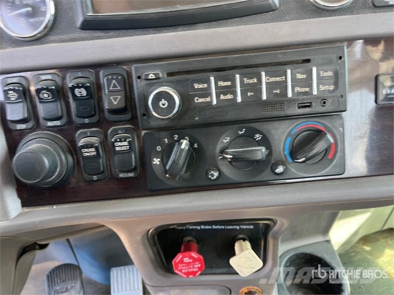 Peterbilt 388 وحدات الجر