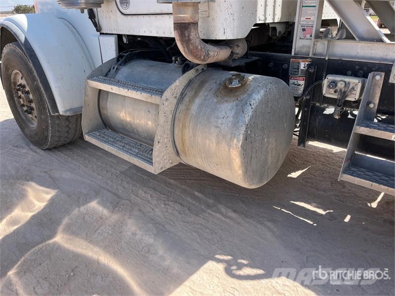 Peterbilt 388 وحدات الجر