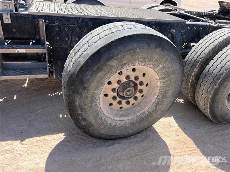 Peterbilt 388 وحدات الجر
