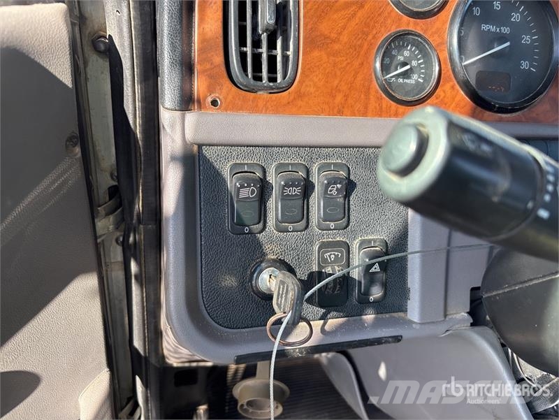 Peterbilt 388 Vlačilci