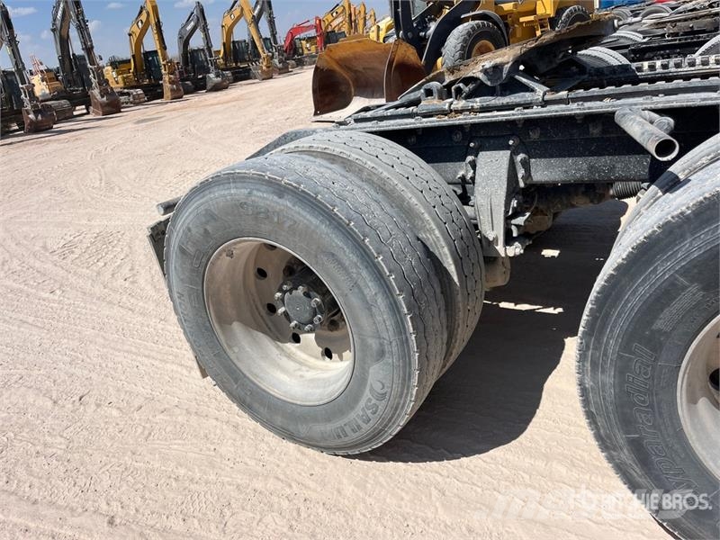 Peterbilt 388 وحدات الجر