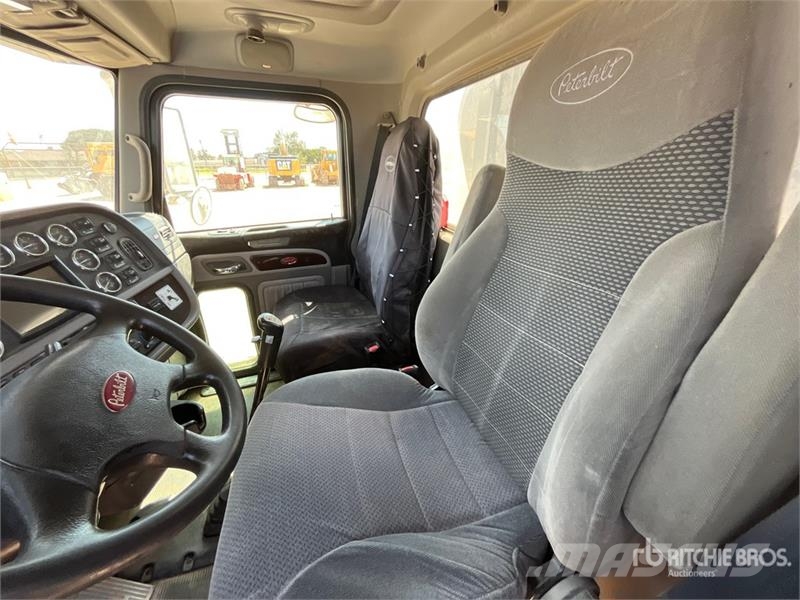 Peterbilt 388 وحدات الجر
