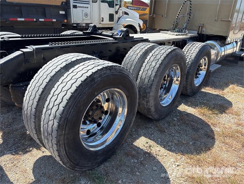 Peterbilt 389 中古トラクターヘッド | トレーラーヘッド