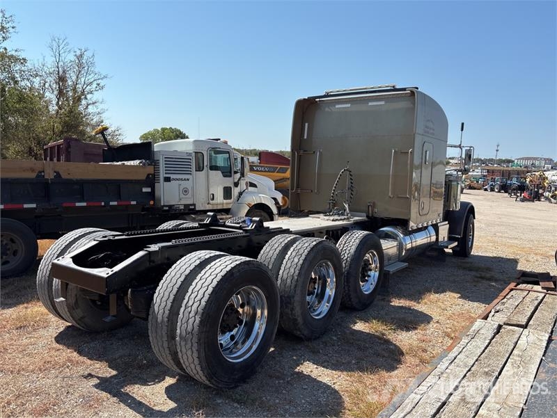 Peterbilt 389 中古トラクターヘッド | トレーラーヘッド
