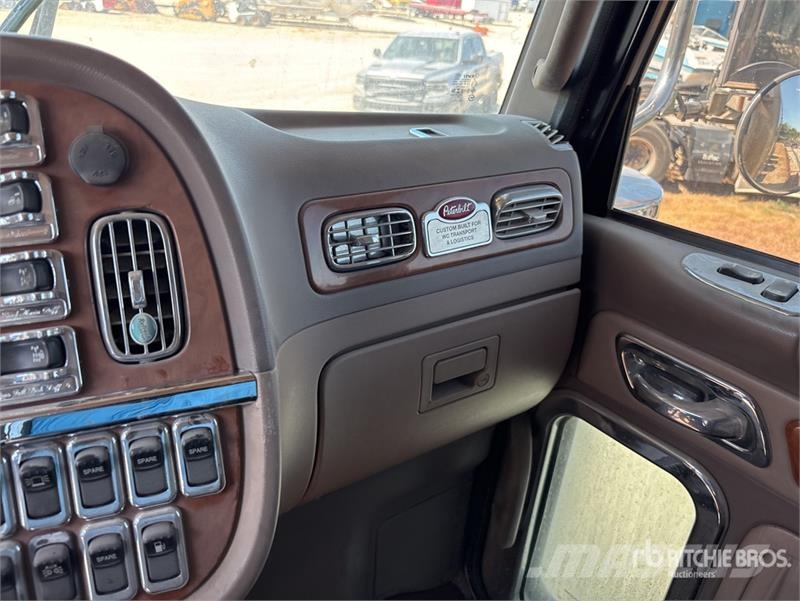Peterbilt 389 中古トラクターヘッド | トレーラーヘッド