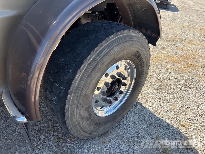 Peterbilt 389 中古トラクターヘッド | トレーラーヘッド