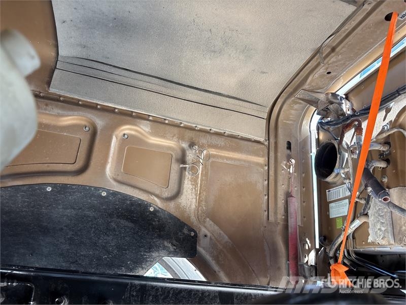 Peterbilt 389 中古トラクターヘッド | トレーラーヘッド