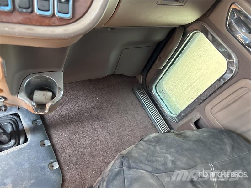 Peterbilt 389 中古トラクターヘッド | トレーラーヘッド