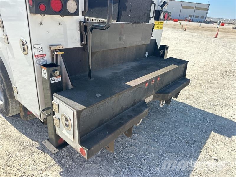 Peterbilt 536 4x2 Service Truck Municipal / general purpose vehicles